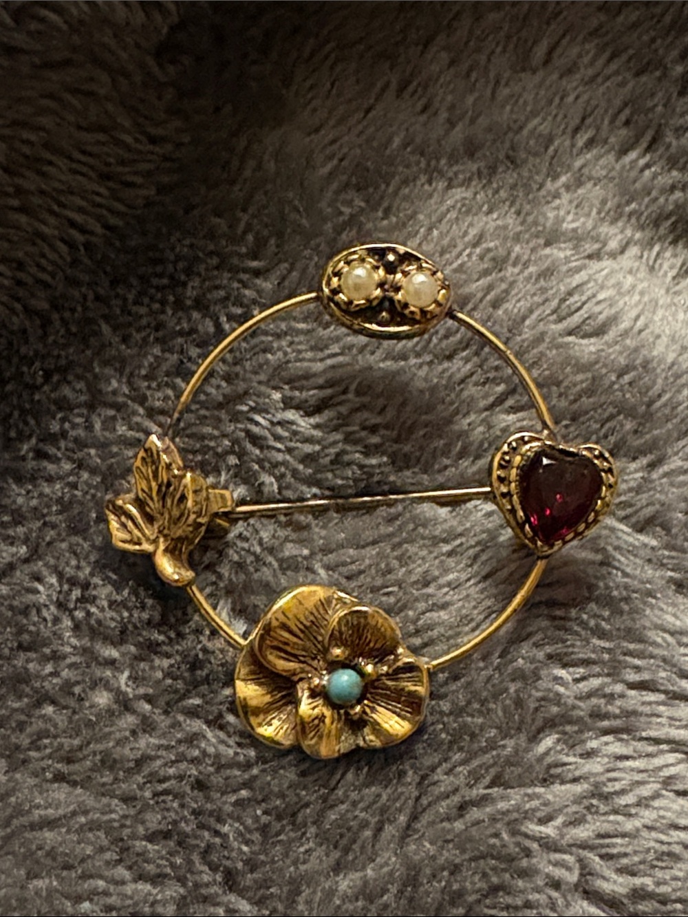 Vintage Gold-Tone Floral Circle Brooch Red Heart Flower Turquoise Bead Accents